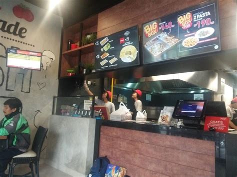 Pizza Hut Delivery PHD Indonesia Pizzeria Semarang Jl Gajahmada No