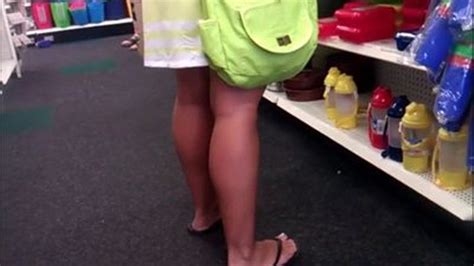 Xclusive Candid Feet Candid Pretty MILF