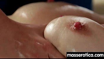 Teen Mange Une Chatte De Milf Lors D Un Trio Huileux Xvideos