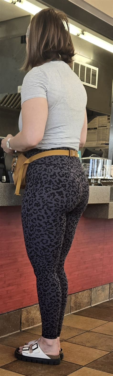 White Girl Good Looking Ass Spandex Leggings Yoga Pants Forum