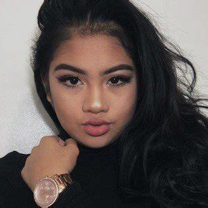 Hot Sexy Carly Sarah Bikini Pics