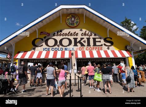 Falcon Heights Minnesota August 30 2021 Crowds Line Up For