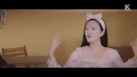 Nhan S C I Th Ng C C B N C A Hot Girl Tr C Quan T M Nh T L C N Y