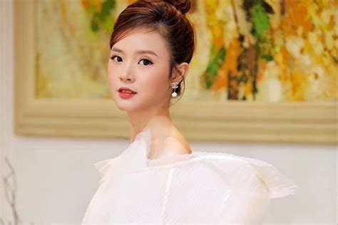 Dàn hot girl đời đầu ở ngưỡng tuổi 30 Người có nhà 100 tỷ kẻ tài sản triệu đô