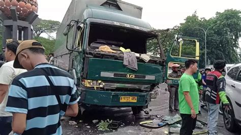 Truk Ugal Ugalan Tabrak Puluhan Kendaraan Di Tangerang Polisi Tidak