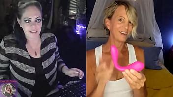 How A GILF Does Camming Full Time XVIDEOS