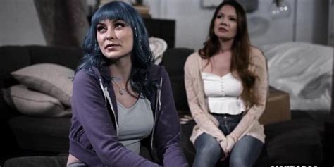 Big Ass MILF Jewelz Blu Fell Into A Perverted Lesbians Serene Siren Trap Tnaflix