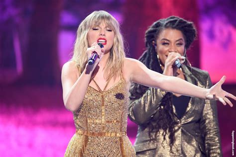 ᐅ Taylor Swift Nude XWorldZ