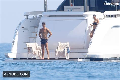 Georgina Rodriguez Sexy Seen With Cristiano Ronaldo Showing Off Her Sizzling Bikini Body On A