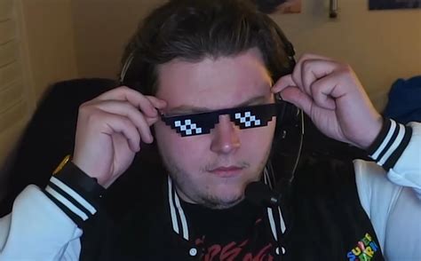 Mom The Food Isn T That Hot The Food Scrolller