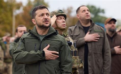 A Look Inside Ukraine President Zelensky S War Room Where He Leads Fightback Against Russia