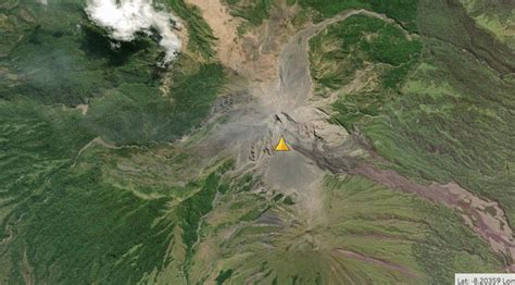 Waspadai Kerucut Vulkanik Gunung Sangeang Api Bima Warga Dilarang