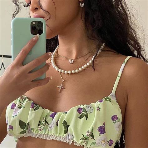 5 Hot Sexy Zoe Gentry Bikini Pics