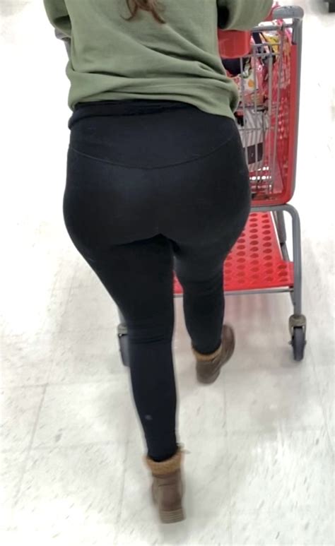 Brunette PAWG In Leggings VPL Spandex Leggings Yoga Pants Forum