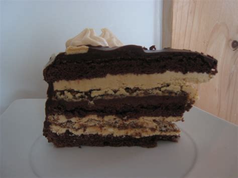 Saldymetis Karamelinis šokoladinis Tortas Su Morengais