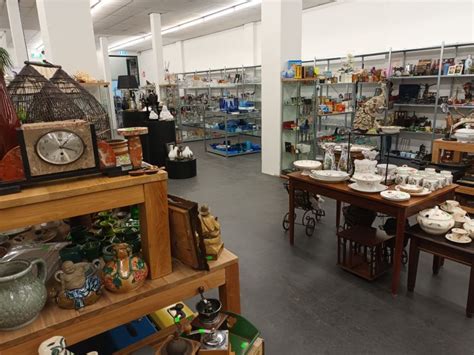 morgen om  uur  het zover de opening van onze nieuwe winkel aan