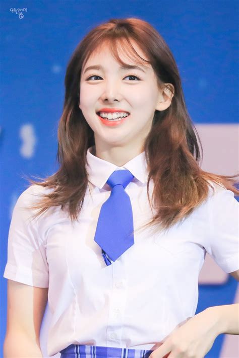 idol hot nhất trên sân khấu tuần qua Người xinh như quả đào nhỏ kẻ vừa lộ tí da thịt đã