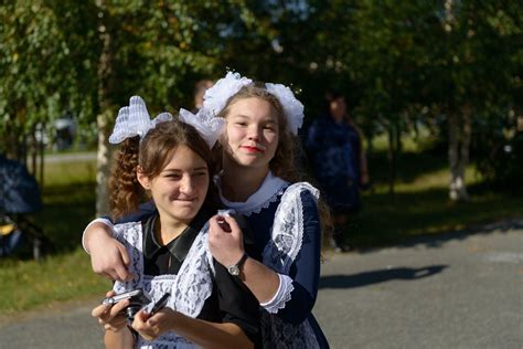 Школьницы-выпускницы-девочки-чулочки-бантики-трусики 25.jpg - Молодежь ...