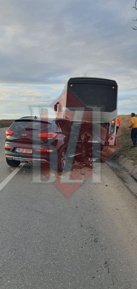 Accident Rutier N Jude Ul Ia I Un Microbuz I Un Autoturism S Au