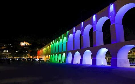 Arcos da Lapa recebem iluminação especial para celebrar Dia