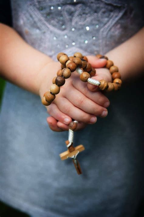 How To Pray The Rosary In 2025 A Step By Step Easy Guide
