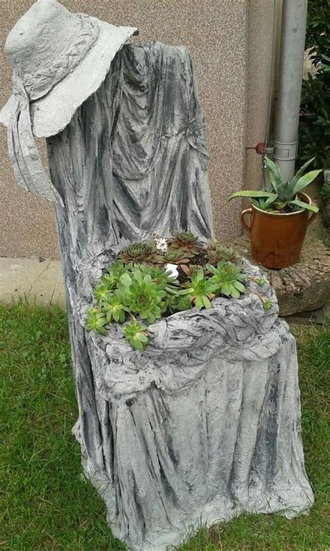 Pin by Маргарита P on каменные розы | Concrete garden, Cement flower ...