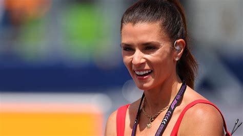 Danica Patricks F1 Finale Fit Shows Off Toned Physique With Flirty Pose