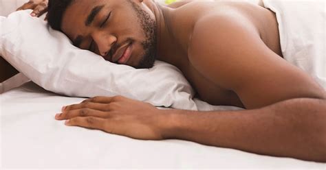 Reddit Discuss The Naked Truth About Sleep Is It Better To Sleep With Clothes Or Naked