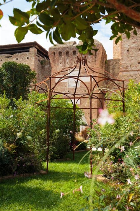 Giardini D Autore Rimini E Marzo Balcone Fiorito Il