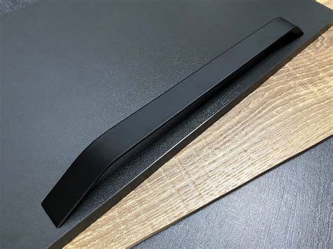 Ручки для мебели черные Lama staight 224 мм между крепежными винтами ...