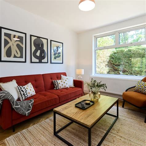 The West Byfleet Place - Modern 3BDR Flat with Garden - Home Rental in