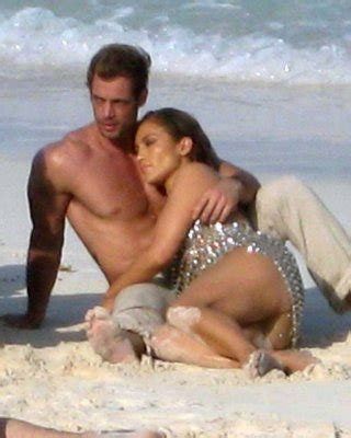 Jennifer Lopez Exposing Her Bare Ass In Some Photoshoot On Beach And Her Tummy Porn Pictures