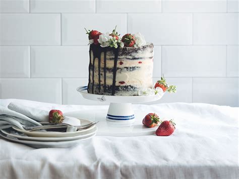 Naked Cake Mit Frischen Erdbeeren Rezept Kitchen Stories