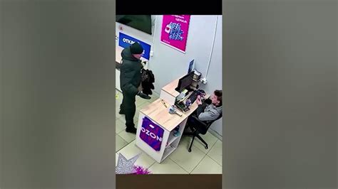 Драка сотрудника ПВЗ Ozon и покупателя из за пакета! - YouTube