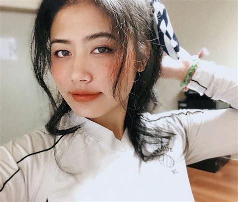 Hot girl Mỹ gây chú ý với những màn cover bài hát tiếng Việt Giới trẻ ZNEWS VN