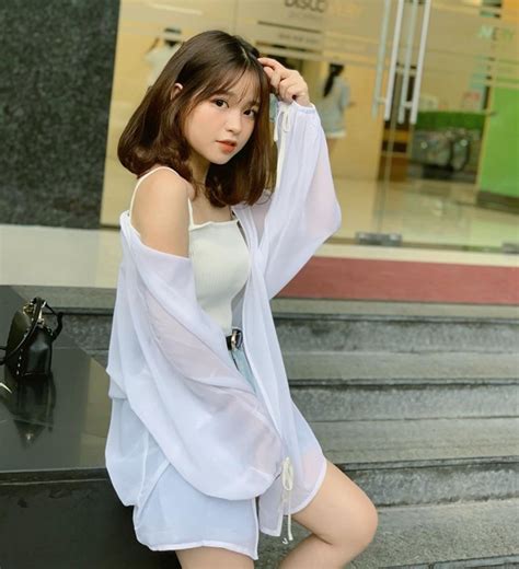 Tình trường dày đặc của Quang Hải trước khi cưới hot girl Chu Thanh Huyền