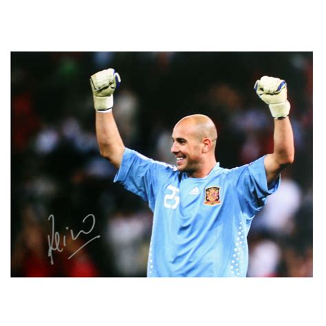 Pepe Reina Signed Photo: Celebrating Euro 2008 Spain Victory - review ...