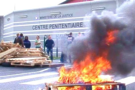 Saint Aubin Routot 76 les surveillants de prison à bout