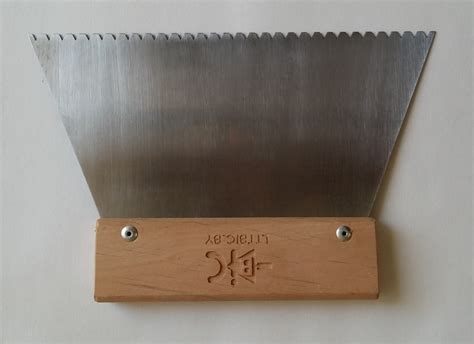 Шпателя для паркетного клея — Bic