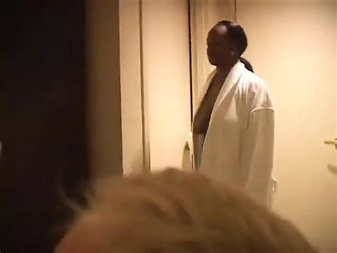 Natuurlijke Brunette Babes Delen De Lul Van Een Blanke Hengst In De Slaapkamer Xhamster