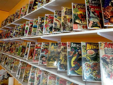 Mammoth Comics Comic Book Compass