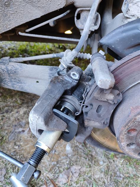 Замена задних колодок. — Skoda Yeti, 1,6 л, 2017 года | расходники | DRIVE2