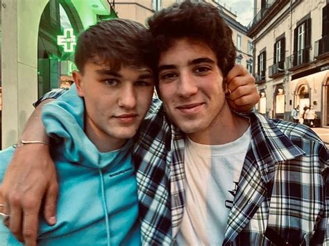 Pin By Bea On Liceali Gay Actors Actresses Tv Series Actors