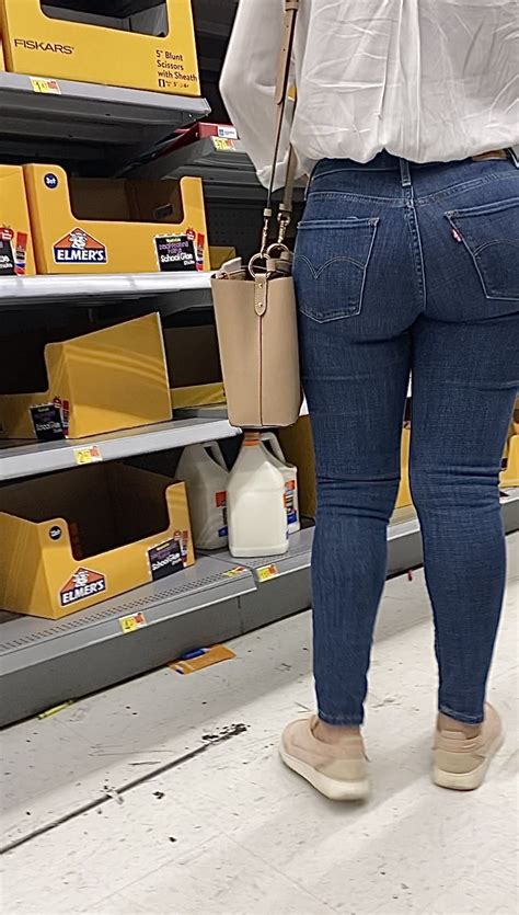 Latina Milf Goddess Filling Out Her Jeans Very Well Tight Jeans Forum