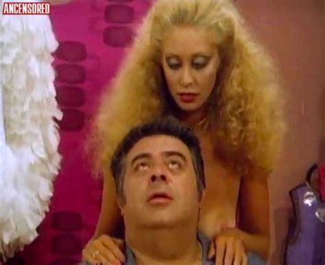 Naked Camila Perissé in Fotógrafo de señoras