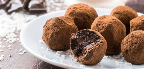 Конфеты из фиников – 4 рецепта полезной сладости