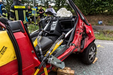 Tödlicher Verkehrsunfall auf der B77 bei Kropp Frau fährt frontal in