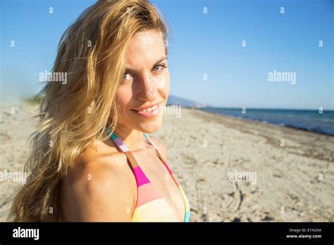 Bikini M Dchen Sommer Fotos Und Bildmaterial In Hoher Aufl Sung Alamy