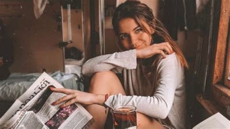 Попутчица в поезде... - YouTube