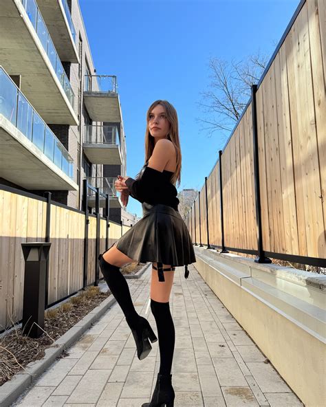 Ava Bella | Leg accessories never fail to make an outfit interesting